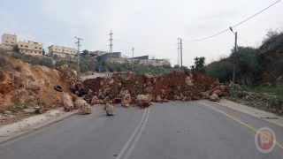 الاحتلال يواصل عدوانه على بلدة الزاوية ويغلق طرقا غرب سلفيت