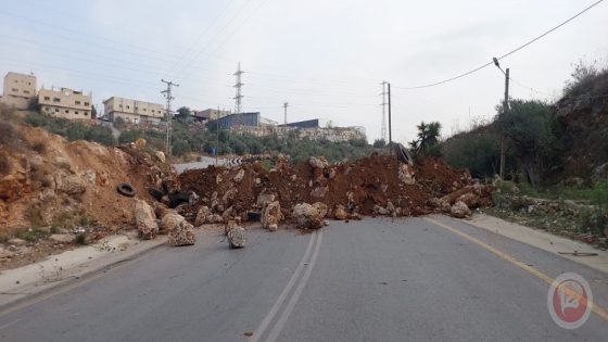 الاحتلال يواصل عدوانه على بلدة الزاوية ويغلق طرقا غرب سلفيت