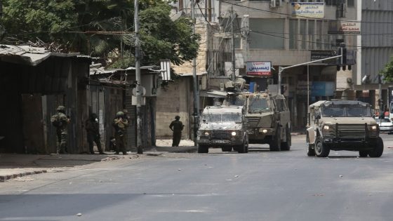 قوات الاحتلال تعتقل طفلا جنوب نابلس