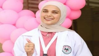 تالا أبو سارة.. طالبة في “العربية الامريكية” تقود ثورة تعليمية في الصيدلة