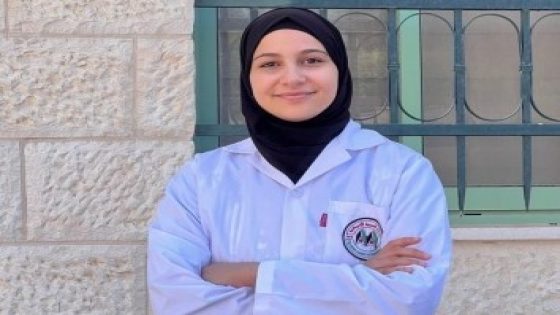 خريجة كلية الصيدلة من الجامعة العربية الأمريكية رزان سباعنة تجمع بين التفوق والبحث العلمي والطموح المهني