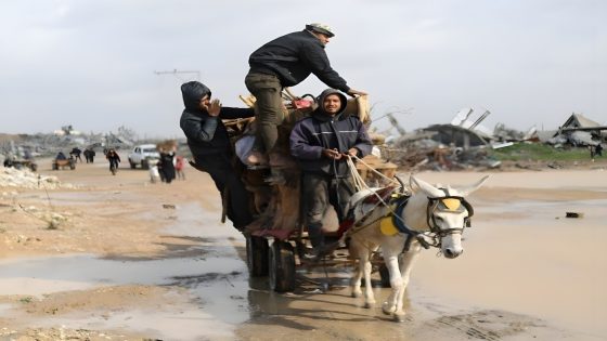 قوات الاحتلال تفتح مجرى وادي غزة وتغرق خيام النازحين