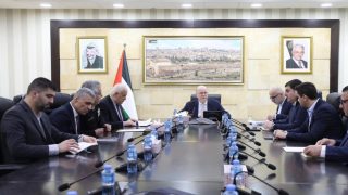 رئيس الوزراء يترأس اجتماعا لتطوير منظومة المعابر الفلسطينية وخدماتها وحوكمة عملها