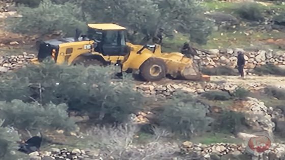 الاحتلال يجرف طريقا زراعيا في قرية ياسوف شرق سلفيت
