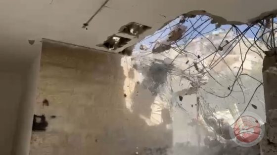 شاهد- الاحتلال يجبر مقدسيا على هدم منزله في سلوان