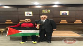 سفير دولة فلسطين في تونس يستقبل العداء الدولي سامي أسعد نتيل