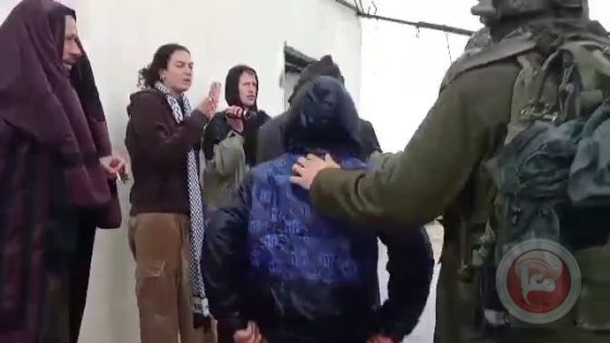 جيش الاحتلال ومستوطنيه يعتدون على خربة المفقرّة واحتجاز مواطنين بينهم أطفال