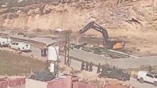 الاحتلال يهدم منشآت زراعية ويجرف أراضٍ في قرية بيرين جنوب شرق الخليل