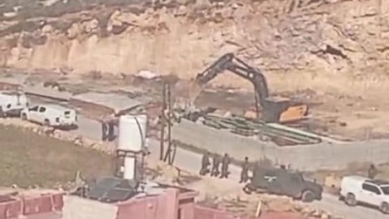 الاحتلال يهدم منشآت زراعية ويجرف أراضٍ في قرية بيرين جنوب شرق الخليل