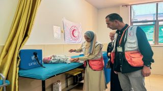 الهلال الأحمر يعلن مشاركته في حملة التطعيم الاستدراكية عبر عياداته ونقاطه الطبية في قطاع غزة