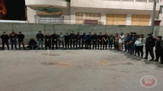 الاحتلال يقتحم يطا ويحتجز عشرات المواطنين بينهم طواقم إسعاف