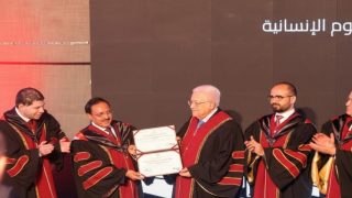 عصفور خلال منح الرئيس الدكتوراه الفخرية: الجامعة العربية الأميركية بيت الكل الفلسطيني