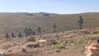 اعتقالات واعتداءات للمستوطنين في مسافر يطا