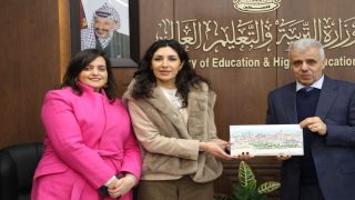 برهم يكرم مديرة اليونسكو لانتهاء مهامها الرسمية في فلسطين