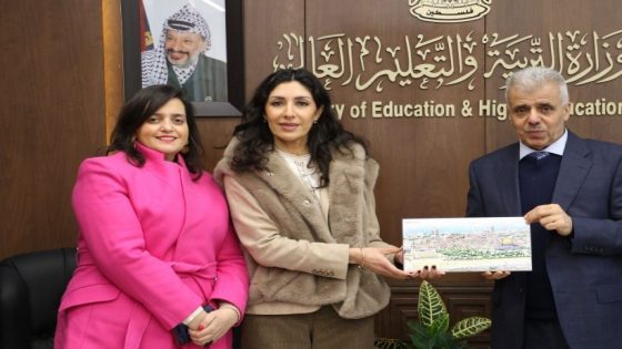 برهم يكرم مديرة اليونسكو لانتهاء مهامها الرسمية في فلسطين