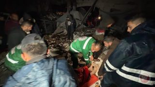 4 شهداء ومصابين اثر انهيارات بمنازل وجدران وقصف جوي ومدفعي بقطاع غزة