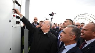 رئيس الوزراء يفتتح أكبر محطة للطاقة الشمسية في فلسطين
