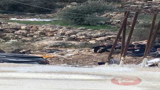 مستوطنون يهاجمون المواطنين في وادي العين وجيش الاحتلال يحتجز عدداً منهم بدير بلوط