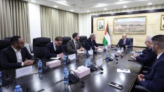 مصطفى يبحث مع المبعوث الأوروبي لعملية السلام المستجدات السياسية والأوضاع الميدانية