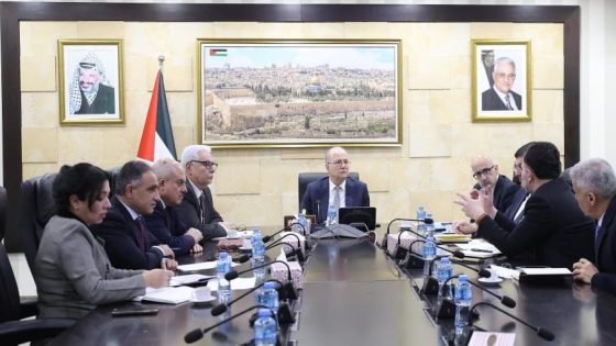 رئيس الوزراء يتابع سير عملية المراجعة الوظيفية في الدوائر الحكومية