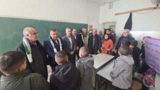 محافظ الخليل يتفقد المنطقة الجنوبية عقب انسحاب جيش الاحتلال ورفع الحصار