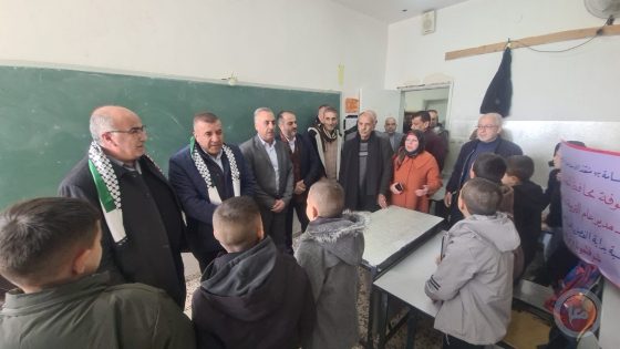 محافظ الخليل يتفقد المنطقة الجنوبية عقب انسحاب جيش الاحتلال ورفع الحصار