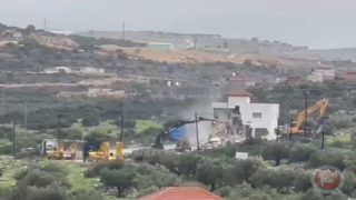 الاحتلال يشرع بهدم منزل مأهول في كفر الديك غرب سلفيت