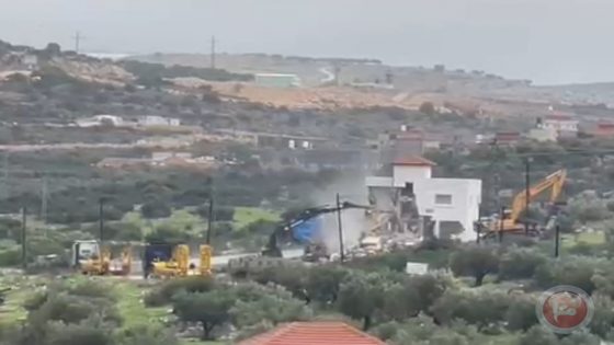 الاحتلال يشرع بهدم منزل مأهول في كفر الديك غرب سلفيت