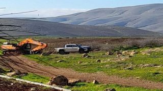 الاحتلال يشق طريقًا استيطانيًا جديدًا في عاطوف بالأغوار الشمالية