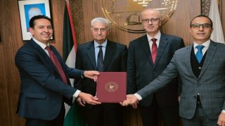 وفد من جامعة فلسطين الأهلية يزور جامعة النجاح الوطنية ويوقّع اتفاقية تعاون أكاديمي مشترك