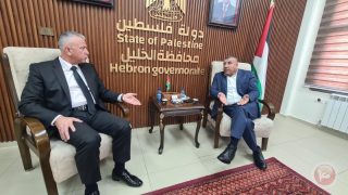 وفد من اتحاد صناعات الالمنيوم والزجاج يجتمع مع محافظ الخليل
