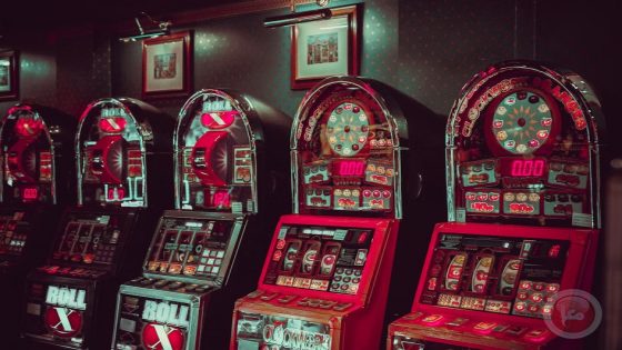 كيف يعمل مولِّد الأرقام العشوائية (RNG) في ألعاب الأونلاين (من دون جدارٍ من الرياضيات)