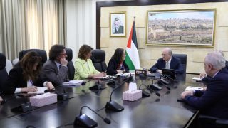 رئيس الوزراء يبحث مع وفد بلجيكي أولويات الدعم والتعاون المشترك