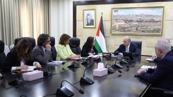رئيس الوزراء يبحث مع وفد بلجيكي أولويات الدعم والتعاون المشترك