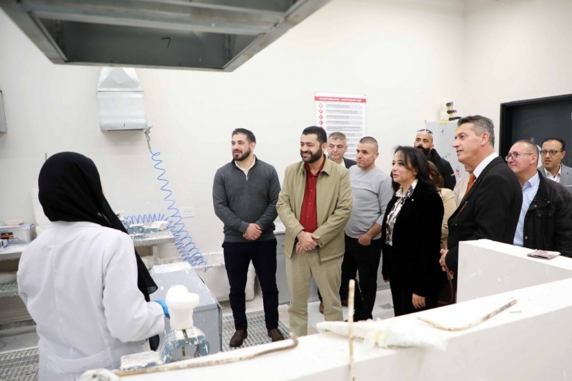 وزيرة التنمية الاجتماعية في زيارة لمصنع الأطراف الصناعية في الجامعة العربية الأمريكية