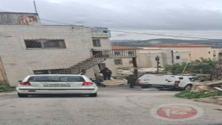 الاحتلال يقتحم مبنى مجلس قروي رافات ويزيل العلم الفلسطيني