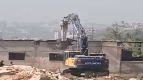 الاحتلال يهدم منزلا في قرية جيوس شرق قلقيلية
