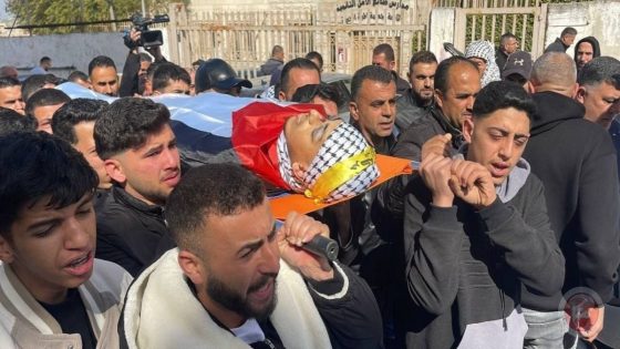 أهالي نابلس يشيعون جثمان الشهيد محمد حنني إلى مثواه الأخير