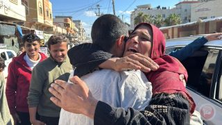 الاحتلال يفرج عن تسعة من عمال غزة اعتقلهم من الصفة وال 48