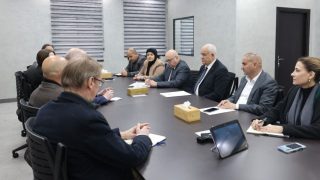 وزير الداخلية يلتقي مدير منظمة هالو ترست ويبحثان تعزيز التعاون في إزالة مخلفات الحروب