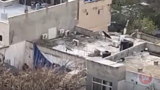 شاهد- الاحتلال يهدم منزلا في سلوان جنوب المسجد الأقصى