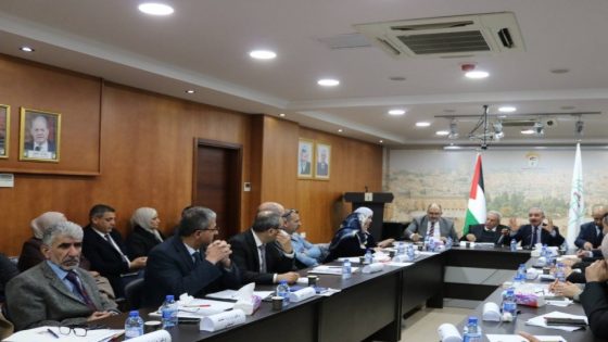 لجنة صياغة الدستور المؤقت تعقد لقاء تشاوريا مع وكلاء الوزارات
