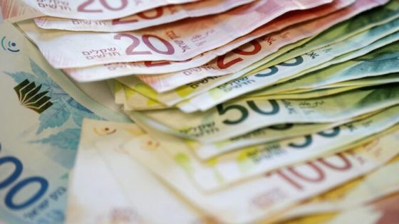 رواتب الموظفين عن شهر كانون الأول اليوم بنسبة لا تقل عن 50%