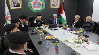 “التربية” والدفاع المدني يبحثان إمكانية استئناف الدوام المدرسي في ظل الظروف الحالية