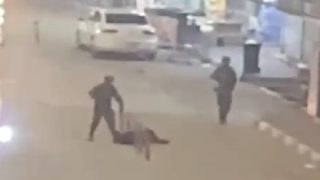 اصابة شاب برصاص الاحتلال في دورا واصابته خطرة