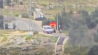مستوطن يدهس طفلة في مسافر يطا وإصابات واعتقالات خلال اعتداءات متفرقة
