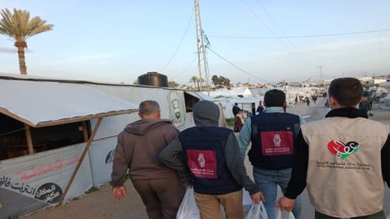 بنك فلسطين وجمعية عطاء فلسطين يوزعان وجبات إفطار للأسر المتضررة في غزة