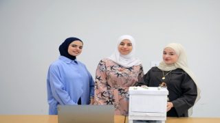 طالبات الهندسة في الجامعة العربية الأمريكية يبتكرن نظاما ذكيا لمراقبة خلايا النحل وتحقيق استدامة الإنتاج