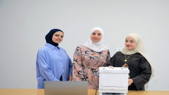 طالبات الهندسة في الجامعة العربية الأمريكية يبتكرن نظاما ذكيا لمراقبة خلايا النحل وتحقيق استدامة الإنتاج
