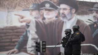 استطلاع: غالبية الفلسطينيين ترفض استهداف الدول العربية في الصراع الإقليمي وتخشى تداعياته الاقتصادية والسياسية عليها